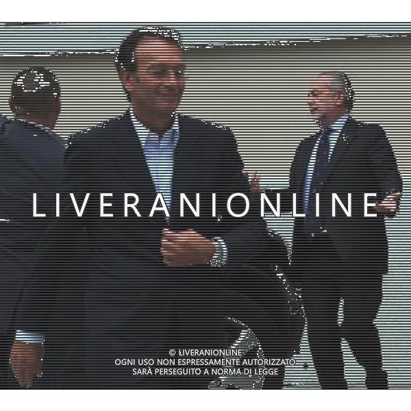 MILANO 27/7/2011 STUDI TELEVISIVI DI SPORT ITALIA VIA FELTRE PRESENTAZIONE DEL CALENDARIO DELLA SERIE A TIM 2011/2012 NELLA FOTO AURELIO DE LAURENTIIS ABBANDONA LO STUDIO ARRABIATO PER I SORTEGGI DEL CALENDARIO FOTO ROMANO/AG ALDO LIVERANI