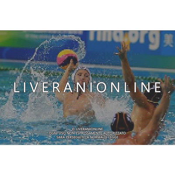 (110728) -- SHANGHAI, July 28, 2011 () -- Anthony Azevedo (back) of the United States shoots in the semifinal 5th-8th match of men\'s water polo event between the United States and Germany at the 14th FINA World Championships in Shanghai, east China, July 28, 2011. The United States won the match 9-8.(/Pei Xin) (sqq)