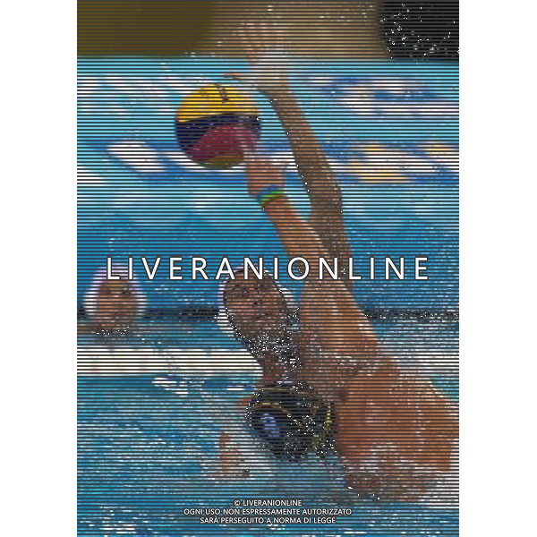 (110728) -- SHANGHAI, July 28, 2011 () -- Players vie for the ball in the semifinal 5th-8th match of men\'s water polo event between the United States and Germany at the 14th FINA World Championships in Shanghai, east China, July 28, 2011. The United States won the match 9-8.(/Pei Xin) (sqq)