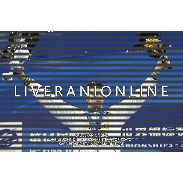 (110728) -- SHANGHAI, July 28, 2011 () -- James Magnussen of Australia poses in the awarding ceremony of men\'s 100m freestyle swimming event at the 14th FINA World Championships in Shanghai, east China, July 28, 2011. James Magnussen claimed the title with 47.63. (/Ren Long) (sqq)