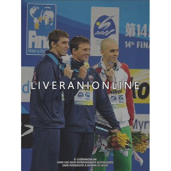 (110728) -- SHANGHAI, July 28, 2011 () -- Ryan Lochte (C) and Michael Phelps (L) of the United States, Laszlo Cseh of Hungary pose in the awarding ceremony of men\'s 200m individual medley swimming event at the 14th FINA World Championships in Shanghai, east China, July 28, 2011. Ryan Lochte claimed the title and set a new world record with 1:54.00. Michael Phelps won the silver medal with 1:54.16. Laszlo Cseh got the bronze medal with 1:57.69. (/Yang Lei) (sqq)