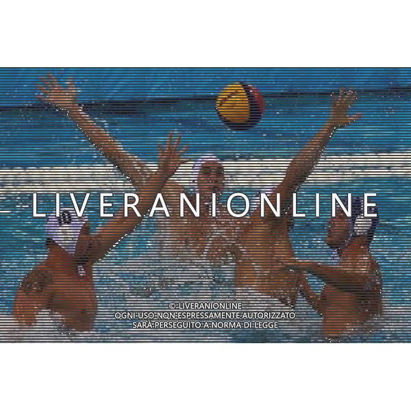 (110728) -- SHANGHAI, July 28, 2011 () -- Filip Filipovic (R) of Serbia competes in the semifinal round of men\'s water polo event between Serbia and Hungary at the 14th FINA World Championships in Shanghai, east China, July 28, 2011. Serbia won the match 15-14.(/Pei Xin) (sqq)