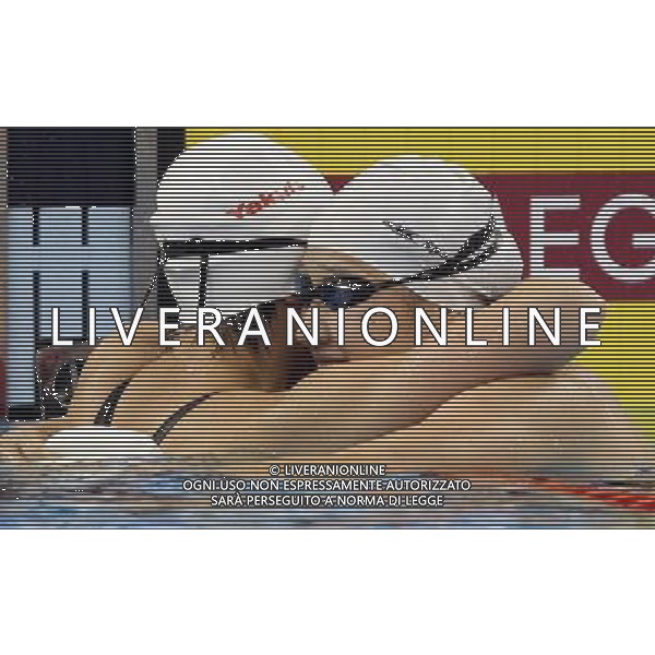 (110728) -- SHANGHAI, July 28, 2011 () -- Jiao Liuyang (L) of China hugs her teammate Liu Zige after the final of women\'s 200m butterfly swimming event at the 14th FINA World Championships in Shanghai, east China, July 28, 2011. Jiao Liuyang of China claimed the title with 2:05.55. Liu Zige won the bronze medal with 2:05.90. (/Fan Jun) (zgp)