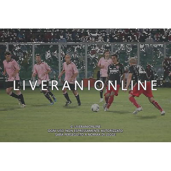 GIUSEPPE SERGI - ALDO LIVERANI 28-7-11 Palermo : palermo - thun europa league 2011-12 Nella foto: il passaggio smarcante di lezcano per schneider che realizza il 2-1 con i giocatori del palermo fermi a guardare