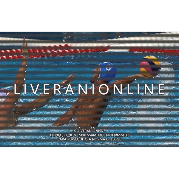 (110728) -- SHANGHAI, July 28, 2011 () -- Valentino Gallo (R) of Italy shoots in the semifinal round of men\'s water polo event between Italy and Croatia at the 14th FINA World Championships in Shanghai, east China, July 28, 2011. Italy won the match 9-8.(/Pei Xin) (sqq)