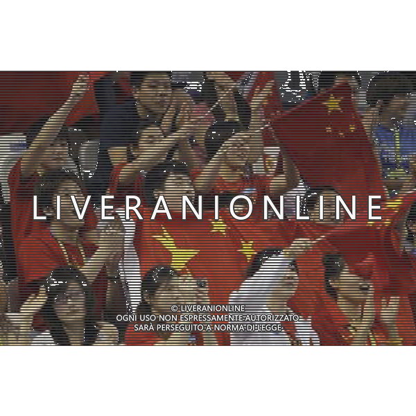 (110728) -- SHANGHAI, July 28, 2011 () -- Chinese supporters celebrate in the awarding ceremony of women\'s 200m butterfly swimming event at the 14th FINA World Championships in Shanghai, east China, July 28, 2011. Jiao Liuyang of China claimed the title with 2:05.55. (/Fei Maohua) (sqq)