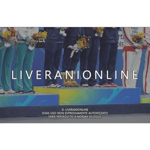 (110728) -- SHANGHAI, July 28, 2011 () -- A swimmer (4th L) of the United States is seen wearing snow boots in the awarding ceremony of women\'s 4x200m freestyle swimming event at the 14th FINA World Championships in Shanghai, east China, July 28, 2011. The team of the United States claimed the title with 7:46.14. (/Yang Lei) (sqq)