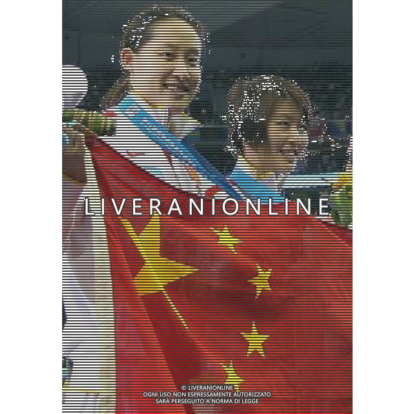 (110728) -- SHANGHAI, July 28, 2011 () -- Jiao Liuyang (R) and Liu Zige of China pose after the awarding ceremony of women\'s 200m butterfly swimming event at the 14th FINA World Championships in Shanghai, east China, July 28, 2011. Jiao Liuyang claimed the title with 2:05.55. Liu Zige got the bronze medal with 2:05.90. (/Fan Jun) (sqq)