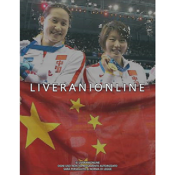 (110728) -- SHANGHAI, July 28, 2011 () -- Jiao Liuyang (R) and Liu Zige of China pose after the awarding ceremony of women\'s 200m butterfly swimming event at the 14th FINA World Championships in Shanghai, east China, July 28, 2011. Jiao Liuyang claimed the title with 2:05.55. Liu Zige got the bronze medal with 2:05.90. (/Fan Jun) (sqq) AG ALDO LIVERANI S A S ONLY ITALY
