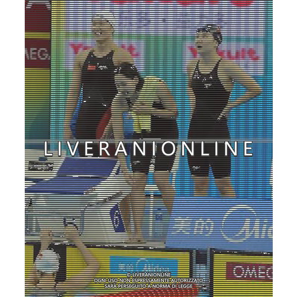 (110728) -- SHANGHAI, July 28, 2011 () -- Chen Qian (C), Pang Jiaying (L), Liu Jing (R) and Tang Yi (bottom) react after the final of women\'s 4x200m freestyle swimming event at the 14th FINA World Championships in Shanghai, east China, July 28, 2011. The team of China won the bronze medal with 7:47.66. (/Yang Lei) (zgp)