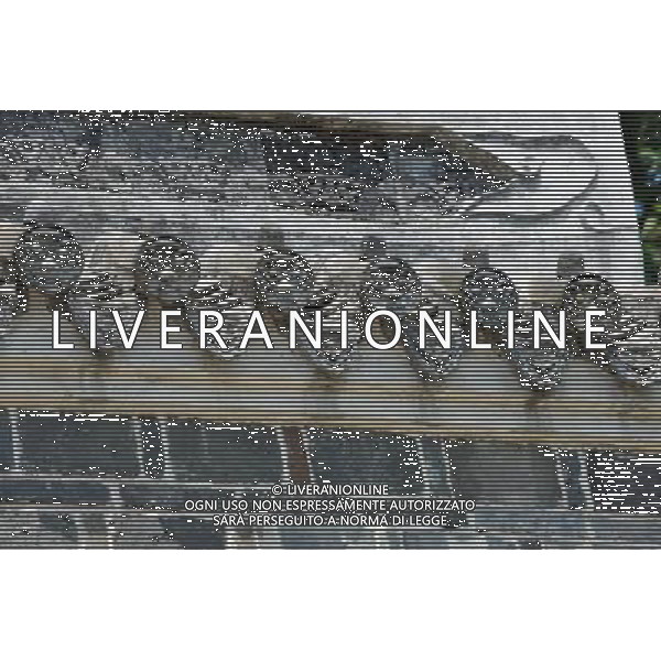 (110729) -- GUIYANG, Jul. 29, 2011 () -- Photo taken on July 27, 2011 shows the stone carving on the roof in the Confucian Temple in Anshun, southwest China\'s Guizhou Province. The Confucian Temple, built around 1394 in Ming Dynasty and renovated several times afterwards, is one of the most delicate ones in China. It is constructed by stones and decorated with stone carvings. As the rare ancient stone buildings well kept till now, the temple attracts larger numbers of visitors every year. (/Yang Ying) (mp)