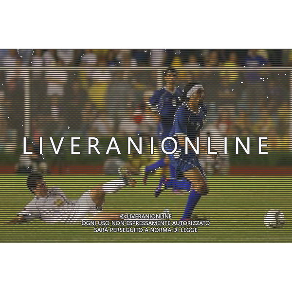 MANILA, July 28, 2011 () - Younghusband (L) of the Philippines fights for the ball against Fahad Al Enezi of Kuwait during their qualifing match for the 2014 FIFA World Cup Brazil in Manila, Philippines, July 28, 2011. Kuwait won 2-1. (/Rouelle Umali)