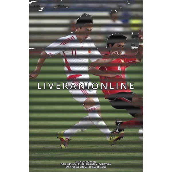 (110728) -- VIENTIANE, July 28, 2011 () -- Qu Bo (C) of China vies for the ball against Souksavanh (R) of Laos during their qualifying match of the 2014 FIFA World Cup Brazil in Vientiane, capital of Laos, July 28, 2011. (/Chen Xiaowei)