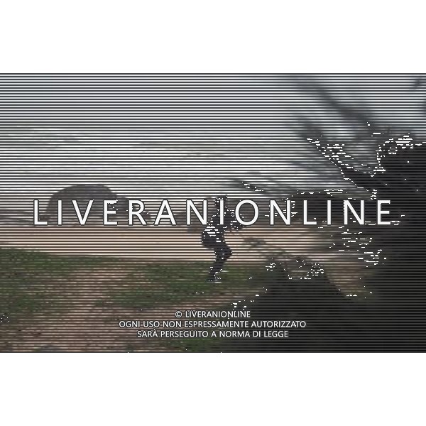 (110729) -- WENCHANG, July 29, 2011 () -- A cameraman is seen in the gale caused by Nock-Ten in Longlou Town of Wenchang City, south China\'s Hainan Province, July 29, 2011. Tropical storm Nock-Ten landed in coastal areas of Hainan Province on Friday afternoon. (/Zhou Zhengping) (gsy)