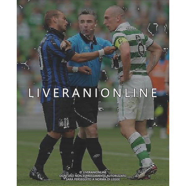 Dublino Super Cup 2011 Inter-Celtic-Manchester City-Airtricity League Dublino (Irlanda) - 30.07.2011 Inter-Celtic Nella Foto:l\'arbitro hancock divide sneijder e brown /Ph.Vitez-Ag. Aldo Liverani