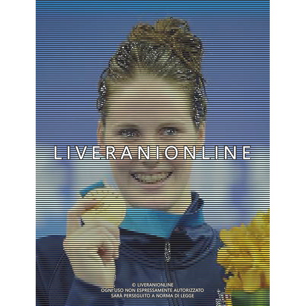 (110730) -- SHANGHAI, July 30, 2011 () -- Melissa Franklin of the United States poses in the awarding ceremony of women\'s 200m backstroke swimming event at the 14th FINA World Championships in Shanghai, east China, July 30, 2011. Melissa Franklin claimed the title with 2:05.10. (/Yang Zongyou) (sqq)