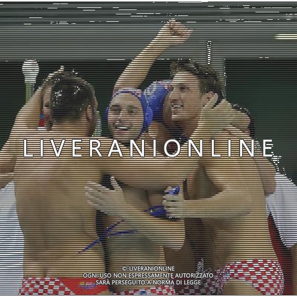 Bildnummer: 08279694 Datum: 30.07.2011 Copyright: imago/ (110730) -- SHANGHAI, July 30, 2011 () -- Players of Croatia celebrate for winning the bronze medal match of men s water polo event against Hungary at the 14th FINA World Championships in Shanghai, east China, July 30, 2011. Croatia won the match 12-11.(/Liu Ying) (sqq) CHINA-SHANGHAI-FINA WORLD CHAMPIONSHIPS-MEN S WATER POLO-CRO VS HUN(CN) PUBLICATIONxNOTxINxCHN ; Shanghai Schwimm WM Wasserball Nationalteam L‰nderspiel xsp x0x 2011 quadrat Aufmacher premiumd Image number 08279694 date 30 07 2011 Copyright imago Shanghai July 30 2011 Players of Croatia Celebrate for Winning The Bronze Medal Match of Men s Water Polo Event Against Hungary AT The 14th FINA World Championships in Shanghai East China July 30 2011 Croatia Won The Match 12 11 Liu Ying sqq China Shanghai FINA World Championships Men s Water Polo CRO vs Hun CN PUBLICATIONxNOTxINxCHN Shanghai Swim World Cup Waterpolo National team international match x0x 2011 Square Highlight premiumd