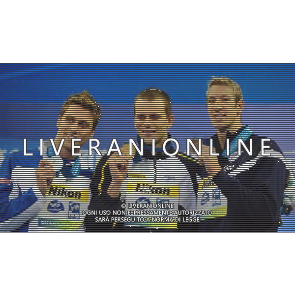 (110730) -- SHANGHAI, July 30, 2011 () -- Cesar Cielo Filho (C) of Brazil, Luca Dotto (L) of Italy, Alain Bernard of France pose in the awarding ceremony of men\'s 50m freestyle swimming event at the 14th FINA World Championships in Shanghai, east China, July 30, 2011. Cesar Cielo Filho of Brazil claimed the title with 21.52. Luca Dotto won the silver medal with 21.90. Alain Bernard got the bronze medal with 21.92. (/Yang Zongyou) (sqq)
