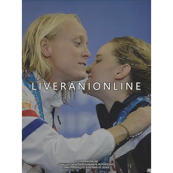 (110730) -- SHANGHAI, July 30, 2011 () ®C- Inge Dekker (L) of the Netherlands and Melanie Henique of France are seen in the awarding ceremony of women\'s 50m butterfly swimming event at the 14th FINA World Championships in Shanghai, east China, July 30, 2011. Inge Dekker of the Netherlands claimed the title with 25.71. Melanie Henique got the bronze medal with 25.86. (/Yang Zongyou) (sqq)