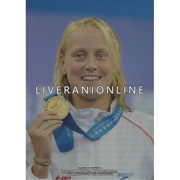 (110730) -- SHANGHAI, July 30, 2011 () -- Inge Dekker of the Netherlands poses in the awarding ceremony of women\'s 50m butterfly swimming event at the 14th FINA World Championships in Shanghai, east China, July 30, 2011. Inge Dekker of the Netherlands claimed the title with 25.71. (/Yang Zongyou) (sqq)