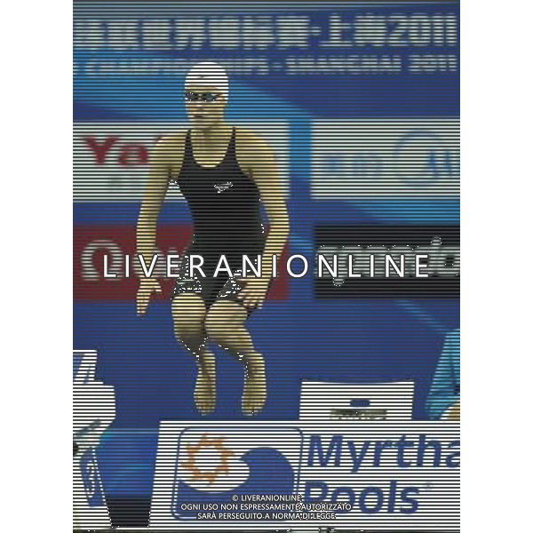 (110730) -- SHANGHAI, July 30, 2011 () ®C Lu Ying of China warms up before the final of women\'s 50m butterfly swimming event at the 14th FINA World Championships in Shanghai, east China, July 30, 2011. Lu Ying ranked the fourth with 25.87. (/Yang Zongyou) (zgp)