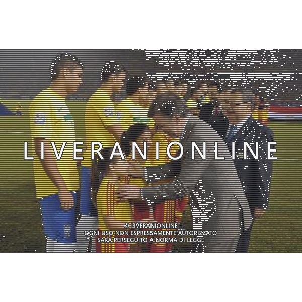 (110730) -- CARTAGENA, July 30, 2011 () -- Image provided by the Colombian Presidency shows Colombian President Juan Manuel Santos (C, front) greeting children that accompany the Brazilian players in Cartagena, Colombia, on July 29, 2011. (/Felipe Ariza/Colombian Presidency) (ce)