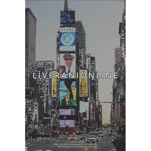 (110801) -- NEW YORK, Aug. 1, 2011 () -- Photo taken on August 1, 2011 shows the advertising screen at Times Square in New York, the United States. China\'s Gallery Media Co., Ltd. launched a test run of its advertising screen at Times Square on Monday, becoming the first Chinese company to take over the advertising space at the \'World\'s Crossroads.\' (/Shen Hong)(srb)