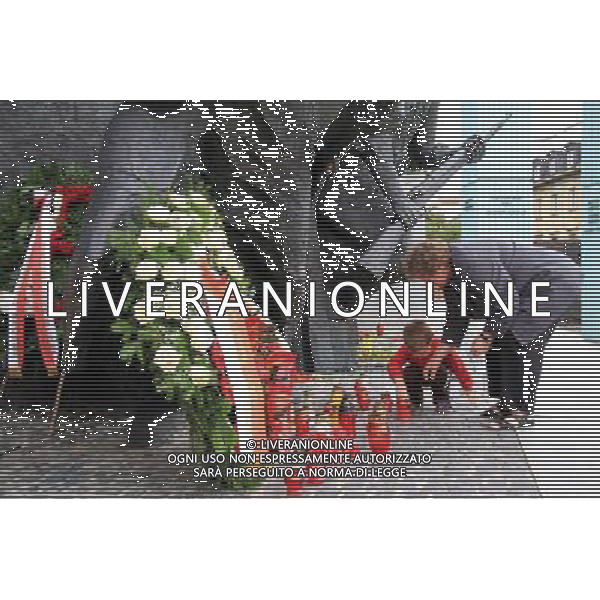 (110801) -- WARSAW, Aug. 01, 2011 () -- Local citizens mourn the victims in Warsaw Uprising in front of the Warsaw Uprising Monument in Warsaw, Poland on August 1, 2011. Poland started to commemorate the 67th anniversary of Warsaw Uprising of Polish Home Army partisans against Nazi occupation since July 31. (/Gao Fan) (srb)