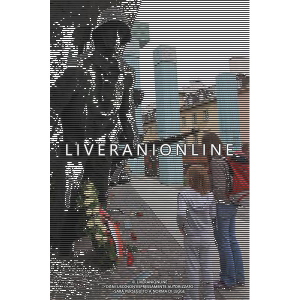 (110801) -- WARSAW, Aug. 01, 2011 () -- Local citizens mourn the victims in Warsaw Uprising in front of the Warsaw Uprising Monument in Warsaw, Poland on August 1, 2011. Poland started to commemorate the 67th anniversary of Warsaw Uprising of Polish Home Army partisans against Nazi occupation since July 31. (/Gao Fan) (srb)