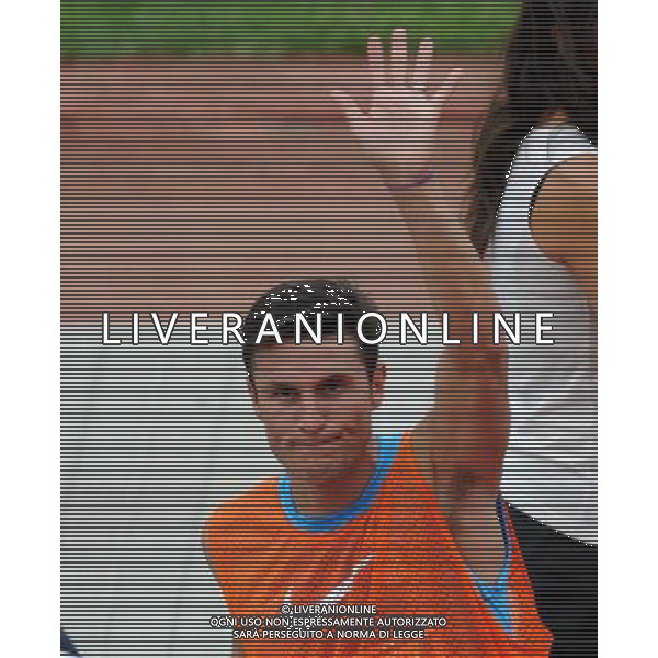 (110802) -- BEIJING, Aug. 2, 2011 () -- Inter Milan\'s Javier Adelmar Zanetti gestures to fans after the training session at Beijing Workers\' Stadium in Beijing, capital of China, Aug. 2, 2011. The Supercoppa Tim Cup match between Inter Milan and AC Milan will kick off at the National Stadium, also known as the Bird\'s Nest, on Aug. 6. (/Guo Yong)