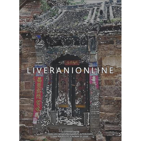 (110802) -- SHIJIAZHUANG, August 2, 2011 () -- Photo taken on July 26, 2011, shows the gate of a courtyard in Wangnao Village in Shahe City, north China\'s Hebei Province. Wangnao Village is said to form during the 1403-1425 period. The flavor of the village is remained even after hundreds of years -- it has more than 72,000 square meters of stone-built houses, accounting for two-thirds of its total area, and above 310 families live in more than 100 houses here. (/Yang Shiyao) (zl) (lfj)