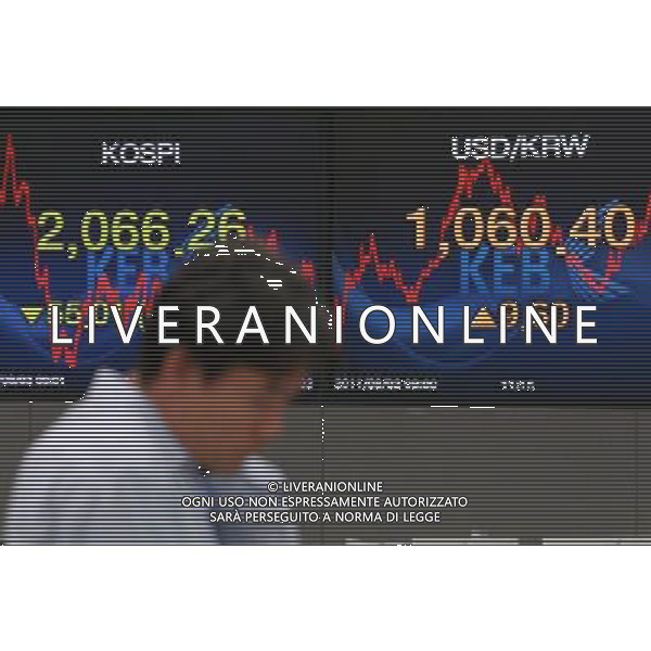 (110803) SEOUL, Aug. 3, 2011 A currency trader walks past a screen showing the Korea Composite Stock Price Index (KOSPI) at the Korea Exchange Bank headquarters in Seoul, South Korea, Aug. 3, 2011. South Korean shares ended 2.59 percent lower on Wednesday as investors dumped stocks amid renewed concerns over the U.S. double dip recession.(/Park Jin Hee)