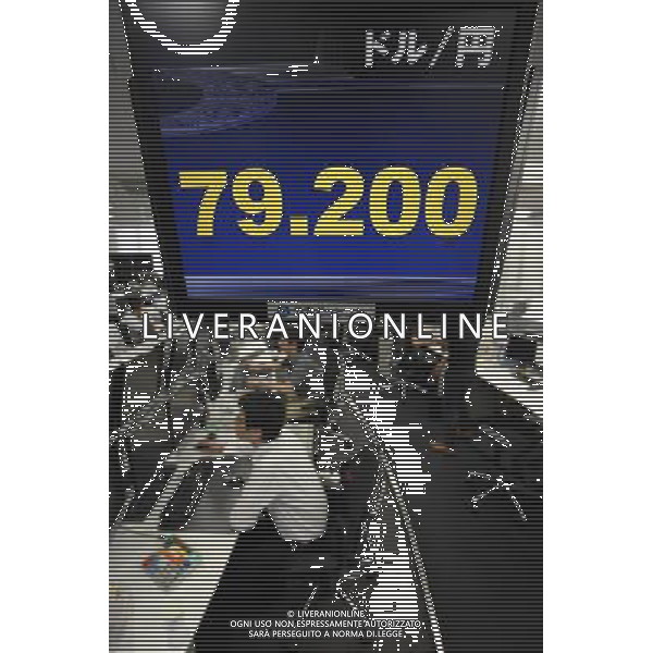 (110804) -- TOKYO, Aug. 4, 2011 () -- Photo taken on Aug. 4, 2011 shows an electronic board displaying foreign exchange rates in Tokyo. Japan intervened in the currency market on Thursday to stem yen\'s appreciation against the U.S. dollar, Finance Minister Yoshihiko Noda said. (/Kenichiro Seki) (zx)
