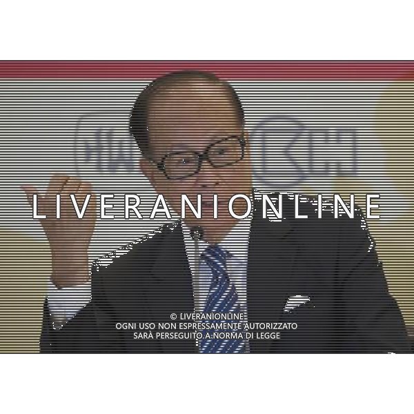 (110804) -- HONG KONG, Aug. 4, 2011 () -- Hong Kong tycoon Li Ka-shing, chairman of Cheung Kong Holdings Limited and Hutchison Whampoa Limited, speaks during a press conference to announce the interim results of the two companies in Hong Kong, south China, Aug. 4, 2011. Li said at the press conference he remained confident in the outlook of the economic development on the Chinese mainland with the belief that the country\'s economy will be cushioned from a hard-landing. (/Lui Siu Wai) (ljh)
