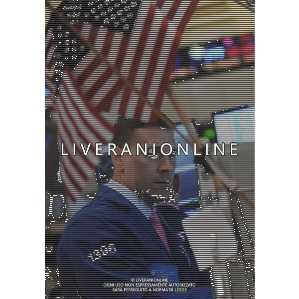 (110804) -- NEW YORK, Aug. 4, 2011 () -- A trader works on the floor of the New York Stock Exchange in New York, the United States, Aug. 4, 2011. The sell-off in the Wall Street accelerated on Thursday, with the blue-chip Dow plunging more than 500 points, as investors rushed out of equities and other riskier assets on fears of an economic slowdown and European debt contagion. (/Shen Hong) (zw)