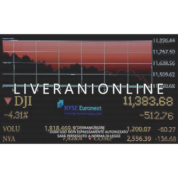 (110804) -- NEW YORK, Aug. 4, 2011 () -- The Dow Jones industrial average is seen after the closing bell of the New York Stock Exchange in New York, the United States, Aug. 4, 2011. The sell-off in the Wall Street accelerated on Thursday, with the blue-chip Dow plunging more than 500 points, as investors rushed out of equities and other riskier assets on fears of an economic slowdown and European debt contagion. (/Shen Hong) (zw)