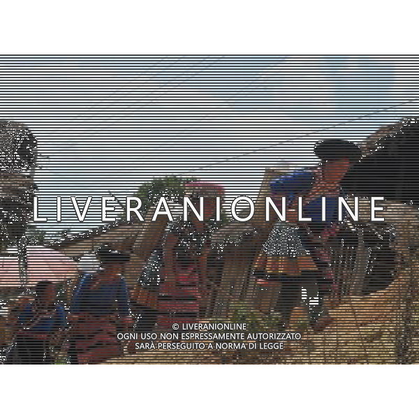 (110804) -- LONGLIN, Aug. 4, 2011 () -- Villagers carry water in Longlin, south China\'s Guangxi Zhuang Autonomous Region, Aug. 4, 2011. A continuous drought has dried up rivers and reservoirs in the county of Longlin, with water reserves decreasing by 65 percent from previous years, forcing villagers to tramp over mountains to carry water for daily use.(/Zhou Hua) (gsy) (ljh)