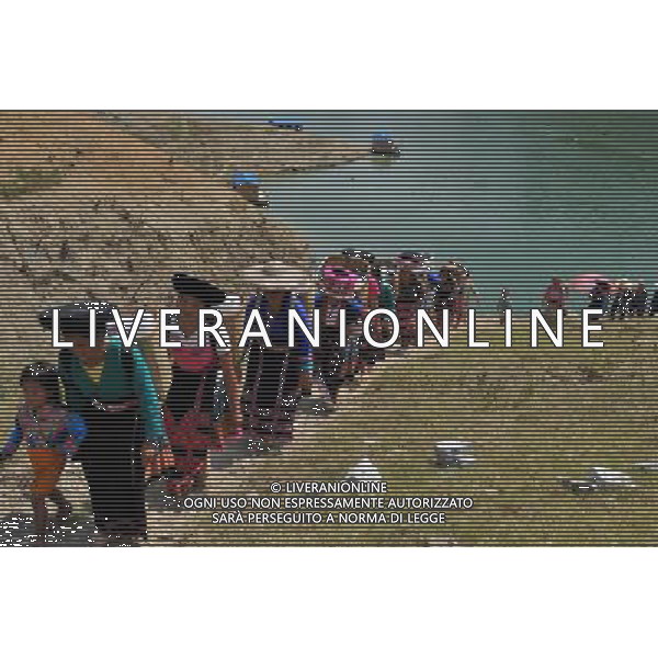 (110804) -- LONGLIN, Aug. 4, 2011 () -- Villagers carry water in Longlin, south China\'s Guangxi Zhuang Autonomous Region, Aug. 4, 2011. A continuous drought has dried up rivers and reservoirs in the county of Longlin, with water reserves decreasing by 65 percent from previous years, forcing villagers to tramp over mountains to carry water for daily use.(/Zhou Hua) (gsy) (ljh)