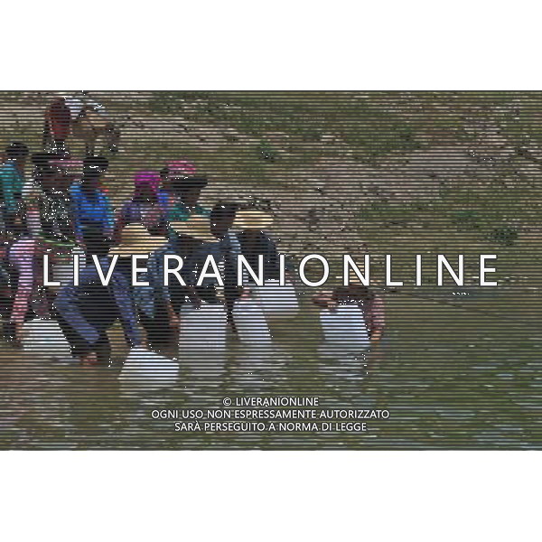 (110804) -- LONGLIN, Aug. 4, 2011 () -- Villagers collect water from a reservior in Longlin County, south China\'s Guangxi Zhuang Autonomous Region, Aug. 4, 2011. A continuous drought has dried up rivers and reservoirs in the county of Longlin, with water reserves decreasing by 65 percent from previous years, forcing villagers to tramp over mountains to carry water for daily use.(/Zhou Hua) (gsy) (ljh)