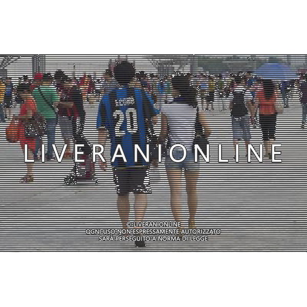 Supercoppa TIM Cup 2011 Milan-Inter Pechino (Cina) - 06.08.2011 Milan-Inter Nella Foto:Tifosi Milan e Inter fuori lo stadio /Ph.Vitez-Ag. Aldo Liverani