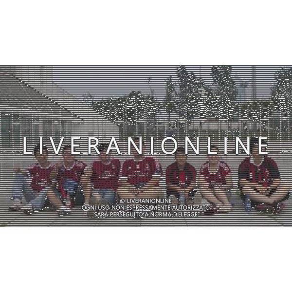 Supercoppa TIM Cup 2011 Milan-Inter Pechino (Cina) - 06.08.2011 Milan-Inter Nella Foto:Tifosi Milan e Inter fuori lo stadio /Ph.Vitez-Ag. Aldo Liverani