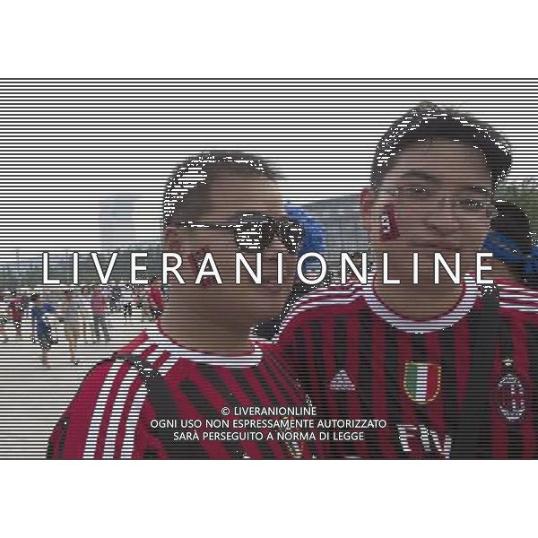 Supercoppa TIM Cup 2011 Milan-Inter Pechino (Cina) - 06.08.2011 Milan-Inter Nella Foto:Tifosi Milan e Inter fuori lo stadio /Ph.Vitez-Ag. Aldo Liverani