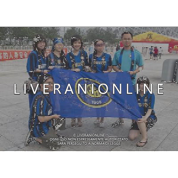 Supercoppa TIM Cup 2011 Milan-Inter Pechino (Cina) - 06.08.2011 Milan-Inter Nella Foto:Tifosi Milan e Inter fuori lo stadio /Ph.Vitez-Ag. Aldo Liverani