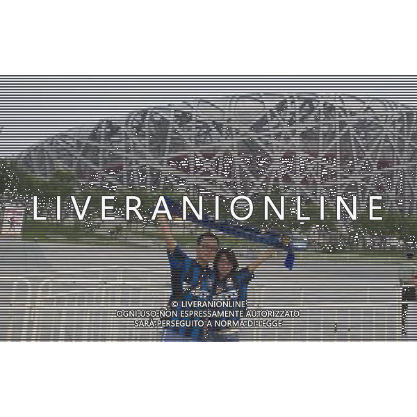 Supercoppa TIM Cup 2011 Milan-Inter Pechino (Cina) - 06.08.2011 Milan-Inter Nella Foto:Tifosi Milan e Inter fuori lo stadio /Ph.Vitez-Ag. Aldo Liverani