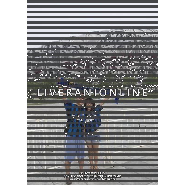 Supercoppa TIM Cup 2011 Milan-Inter Pechino (Cina) - 06.08.2011 Milan-Inter Nella Foto:Tifosi Milan e Inter fuori lo stadio /Ph.Vitez-Ag. Aldo Liverani