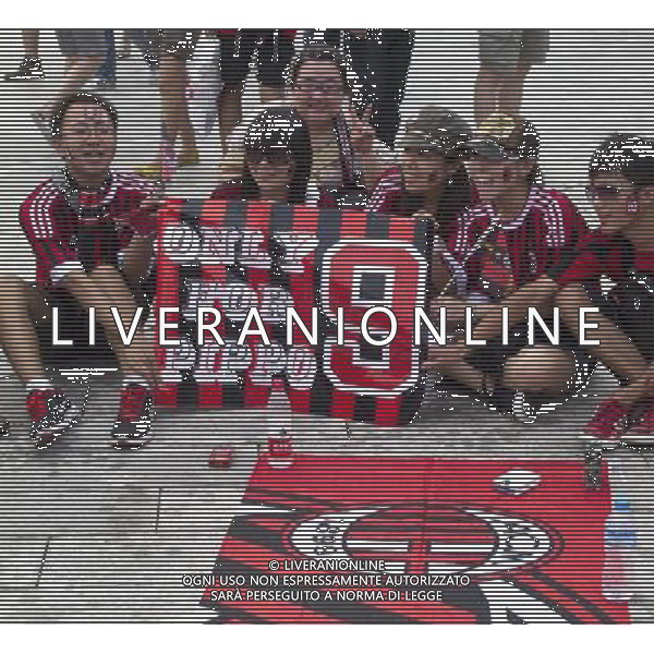 Supercoppa TIM Cup 2011 Milan-Inter Pechino (Cina) - 06.08.2011 Milan-Inter Nella Foto:Tifosi Milan e Inter fuori lo stadio /Ph.Vitez-Ag. Aldo Liverani