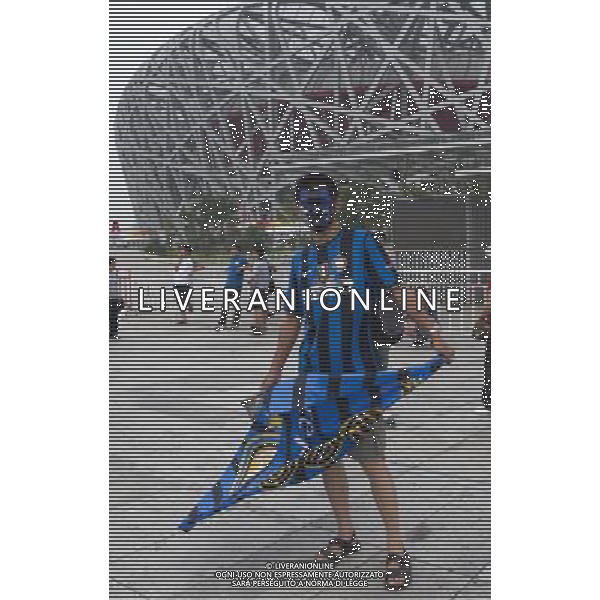 Supercoppa TIM Cup 2011 Milan-Inter Pechino (Cina) - 06.08.2011 Milan-Inter Nella Foto:Tifosi Milan e Inter fuori lo stadio /Ph.Vitez-Ag. Aldo Liverani