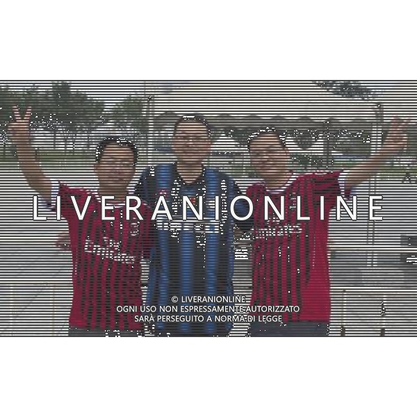 Supercoppa TIM Cup 2011 Milan-Inter Pechino (Cina) - 06.08.2011 Milan-Inter Nella Foto:Tifosi Milan e Inter fuori lo stadio /Ph.Vitez-Ag. Aldo Liverani