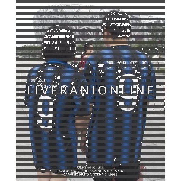 Supercoppa TIM Cup 2011 Milan-Inter Pechino (Cina) - 06.08.2011 Milan-Inter Nella Foto:Tifosi Milan e Inter fuori lo stadio /Ph.Vitez-Ag. Aldo Liverani