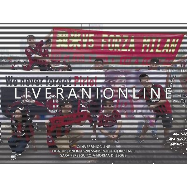 Supercoppa TIM Cup 2011 Milan-Inter Pechino (Cina) - 06.08.2011 Milan-Inter Nella Foto:Tifosi Milan e Inter fuori lo stadio /Ph.Vitez-Ag. Aldo Liverani